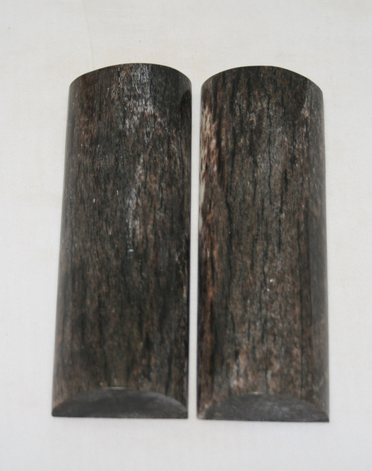 NB108S179 Giraffe Bone Scales