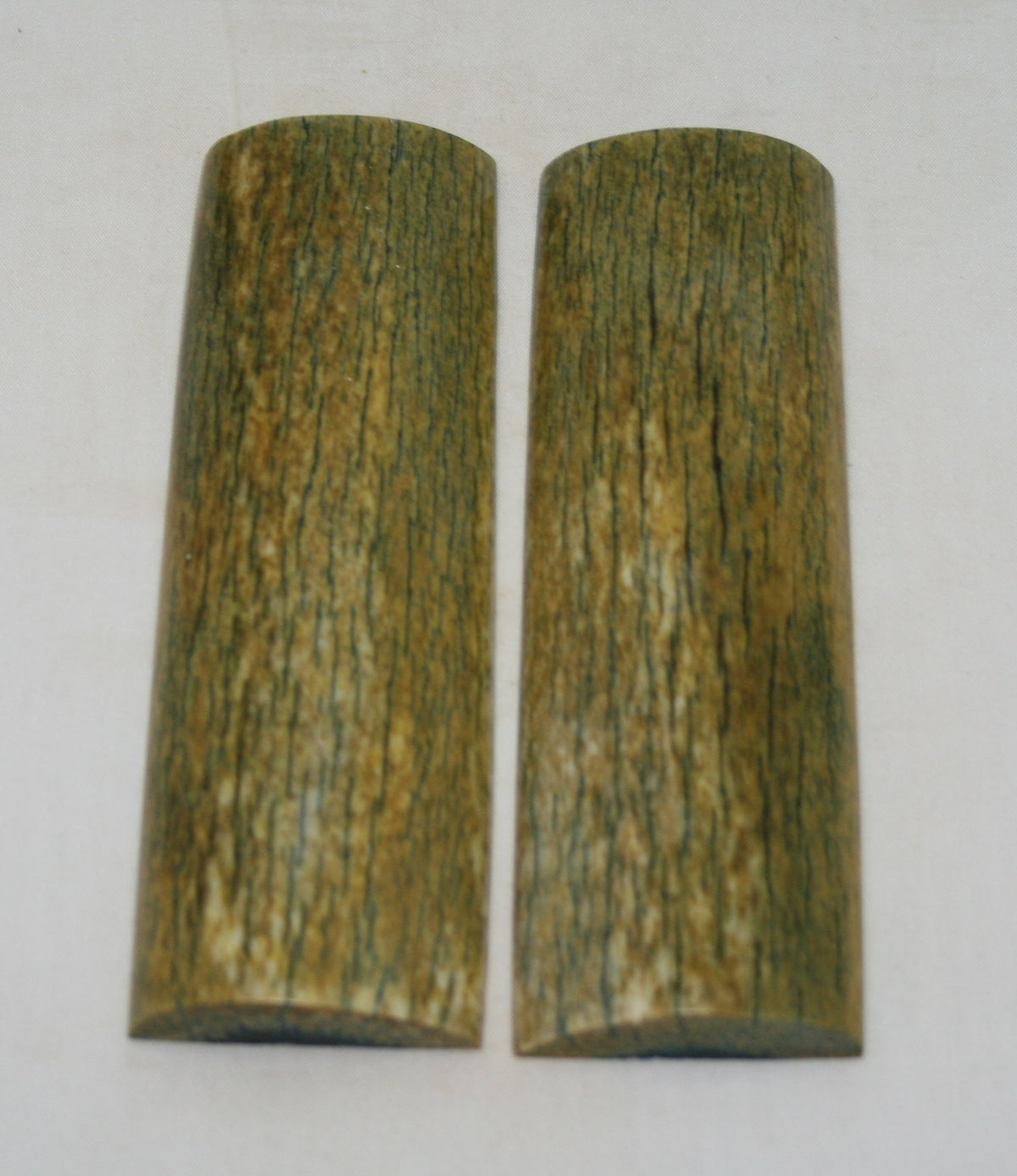 NB108S180 Giraffe Bone Scales