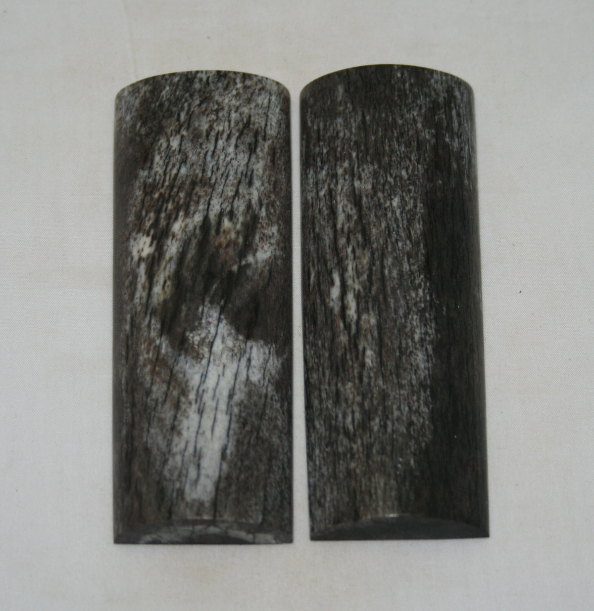 NB108S185 Giraffe Bone Scales