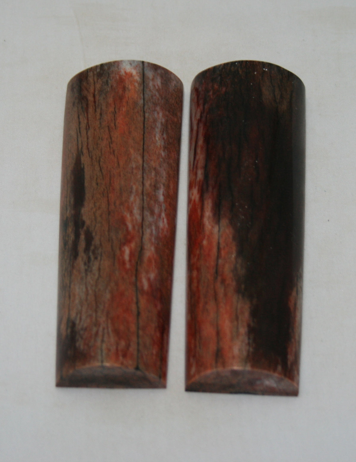 NB108S189 Giraffe Bone Scales