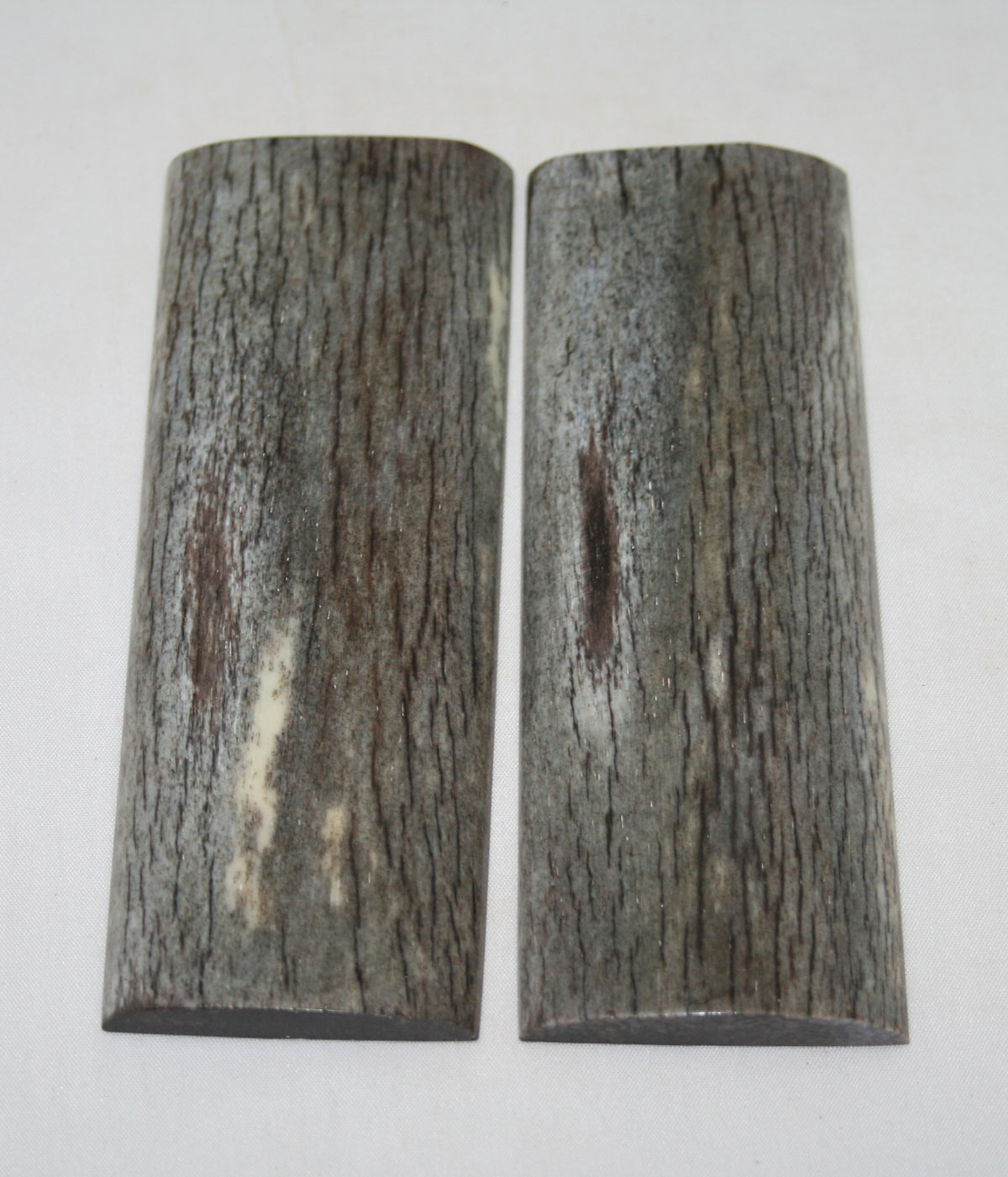 NB108S18 Giraffe Bone Scales