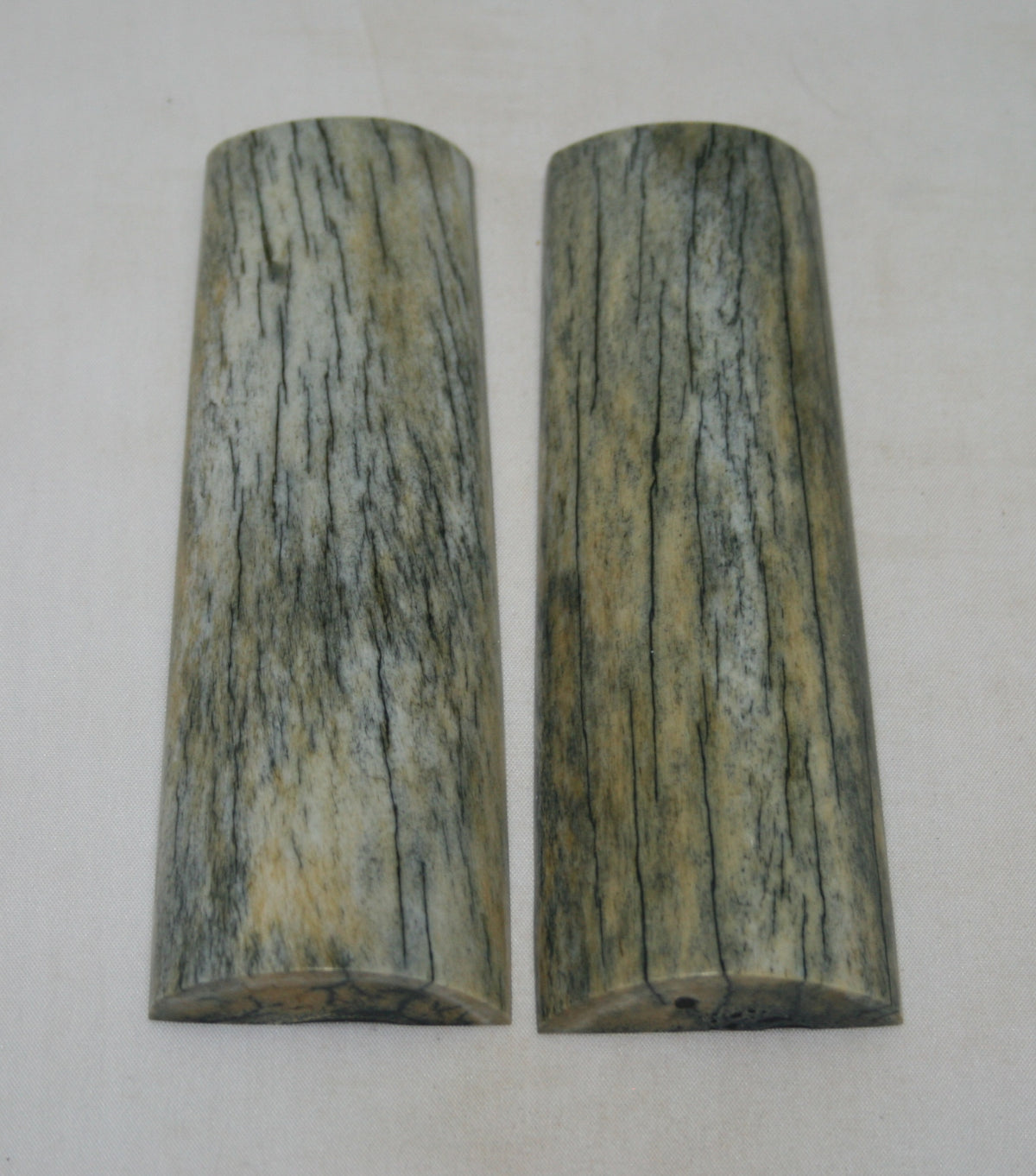 NB108S192 Giraffe Bone Scales