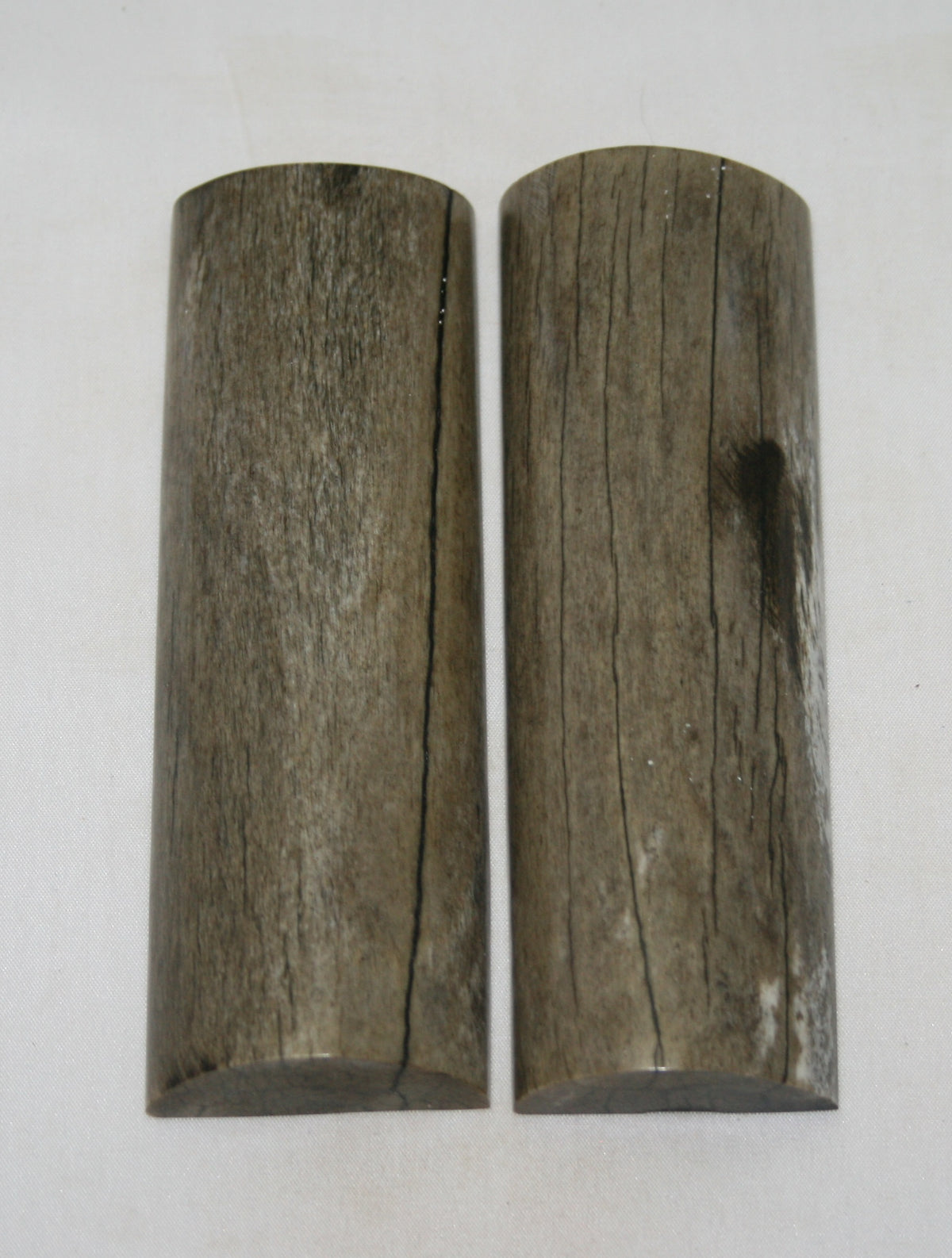 NB108S204 Giraffe Bone Scales