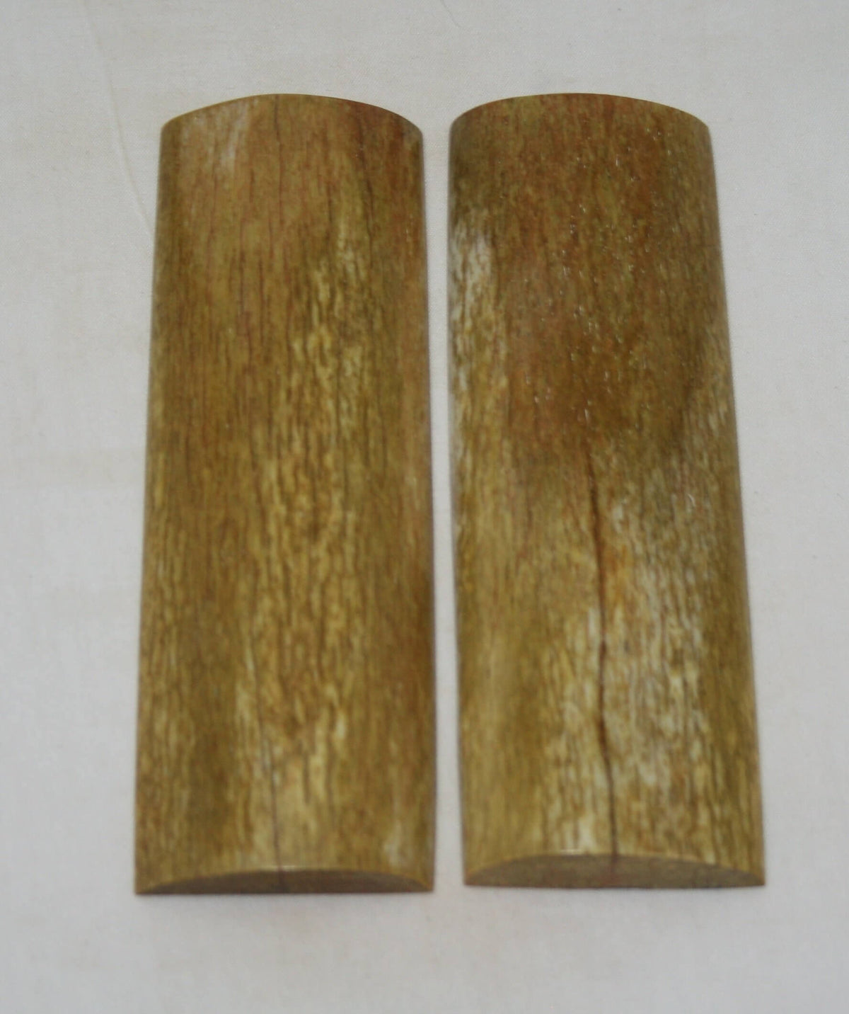 NB108S206 Giraffe Bone Scales