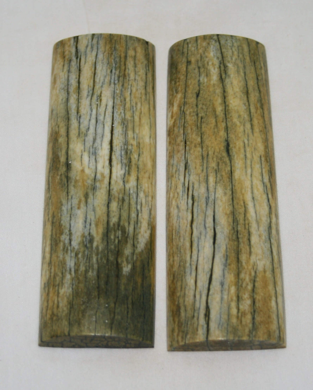 NB108S207 Giraffe Bone Scales