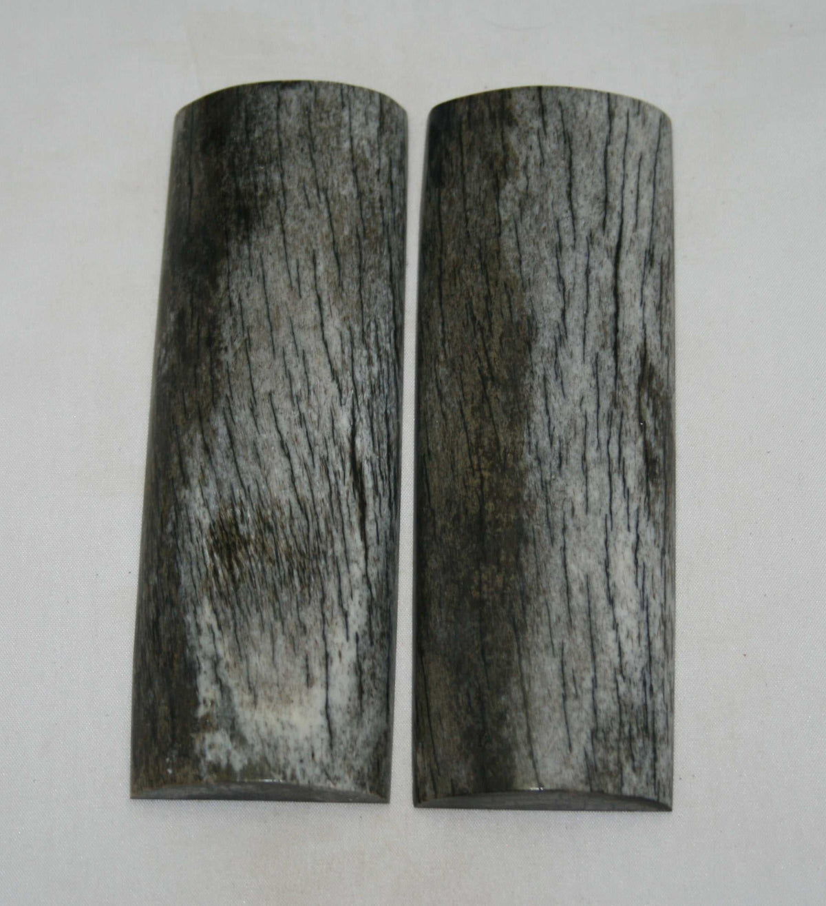 NB108S220 Giraffe Bone Scales