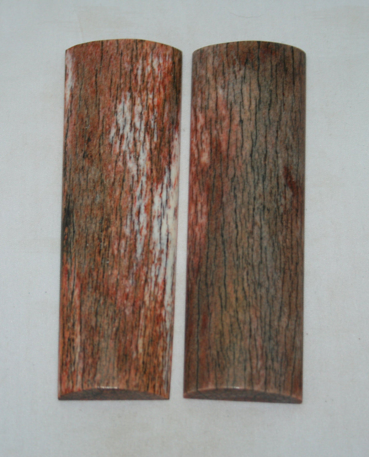 NB108S221 Giraffe Bone Scales