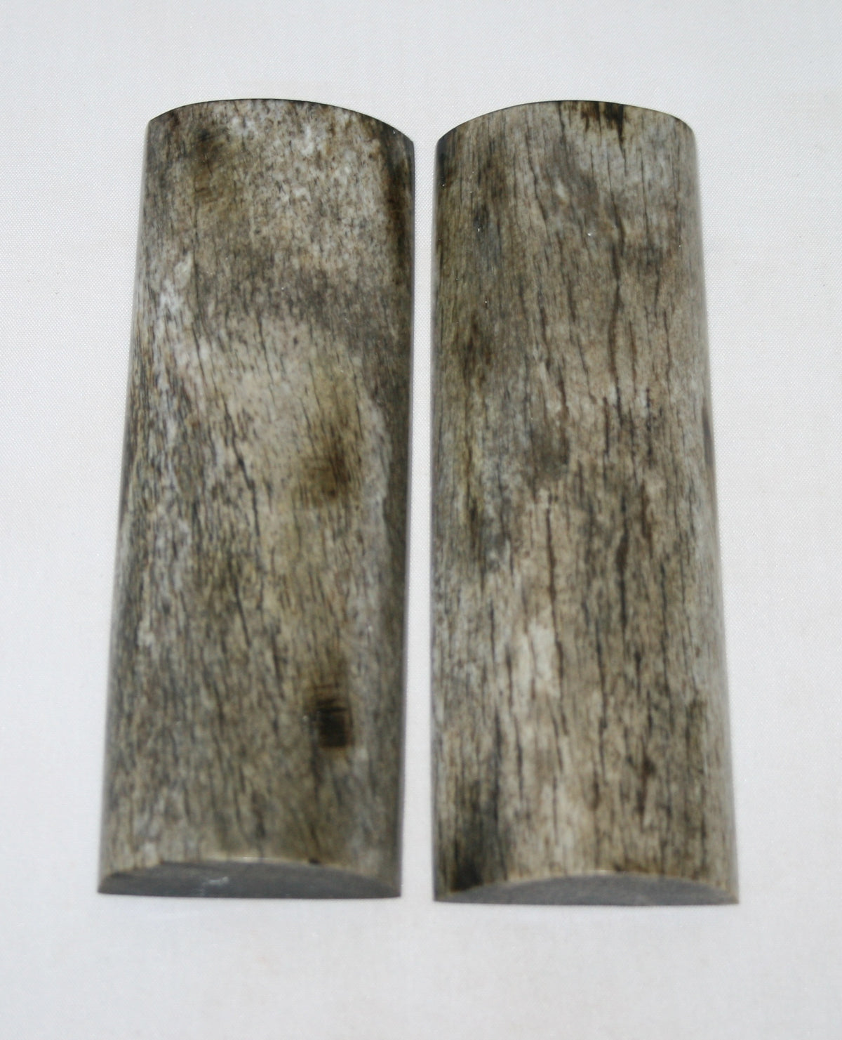 NB108S33 Giraffe Bone Scales