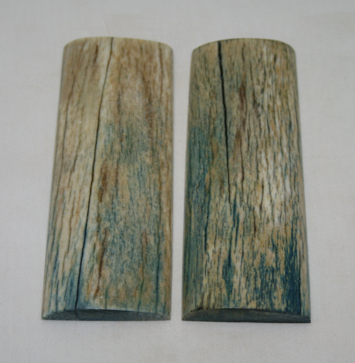 NB108S3 Giraffe Bone Scales