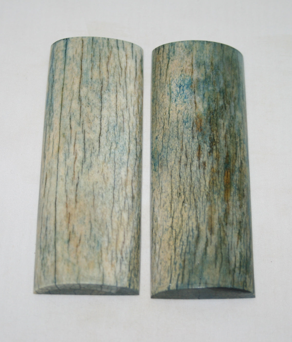 NB108S43 Giraffe Bone Scales