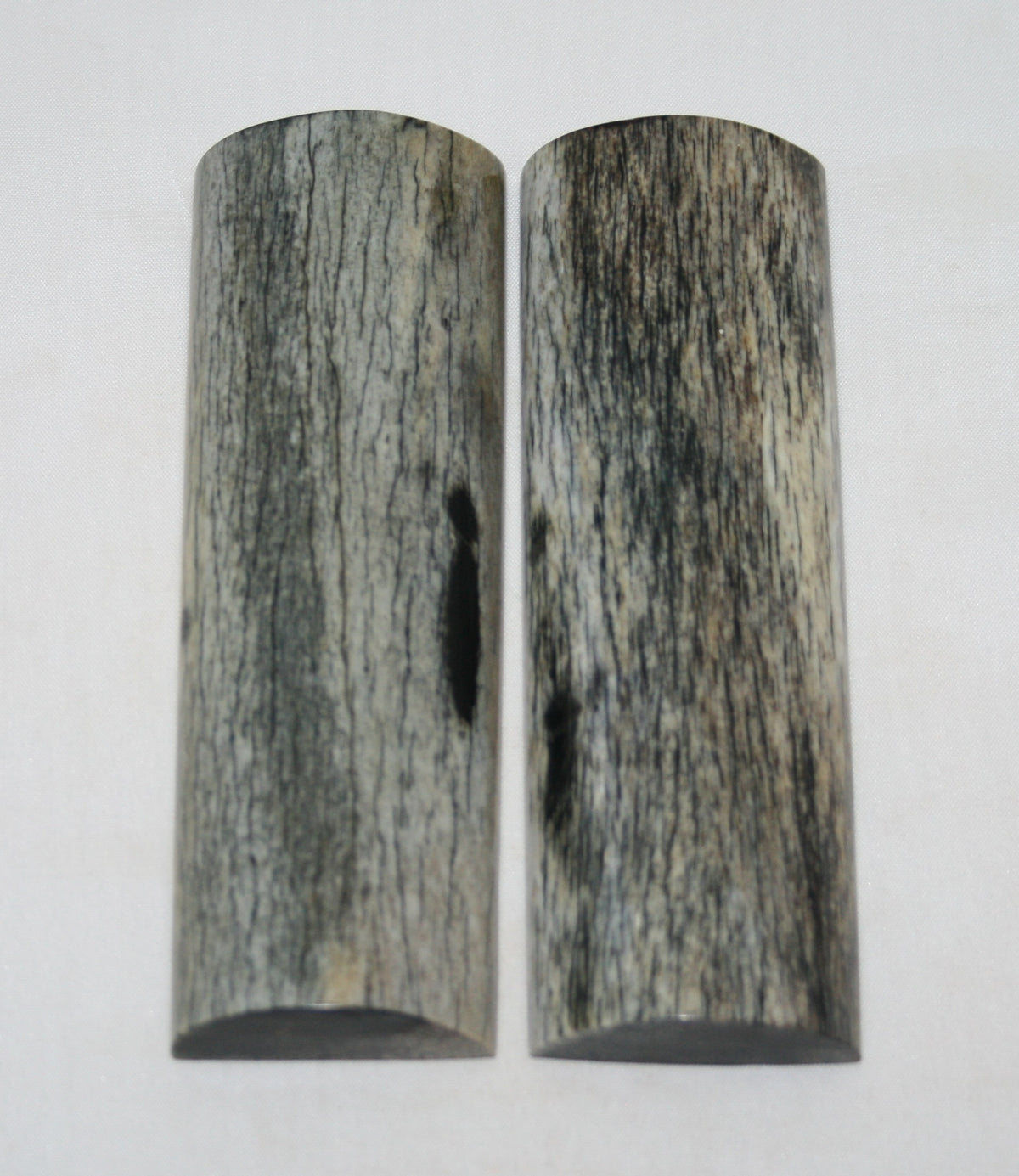 NB108S52 Giraffe Bone Scales