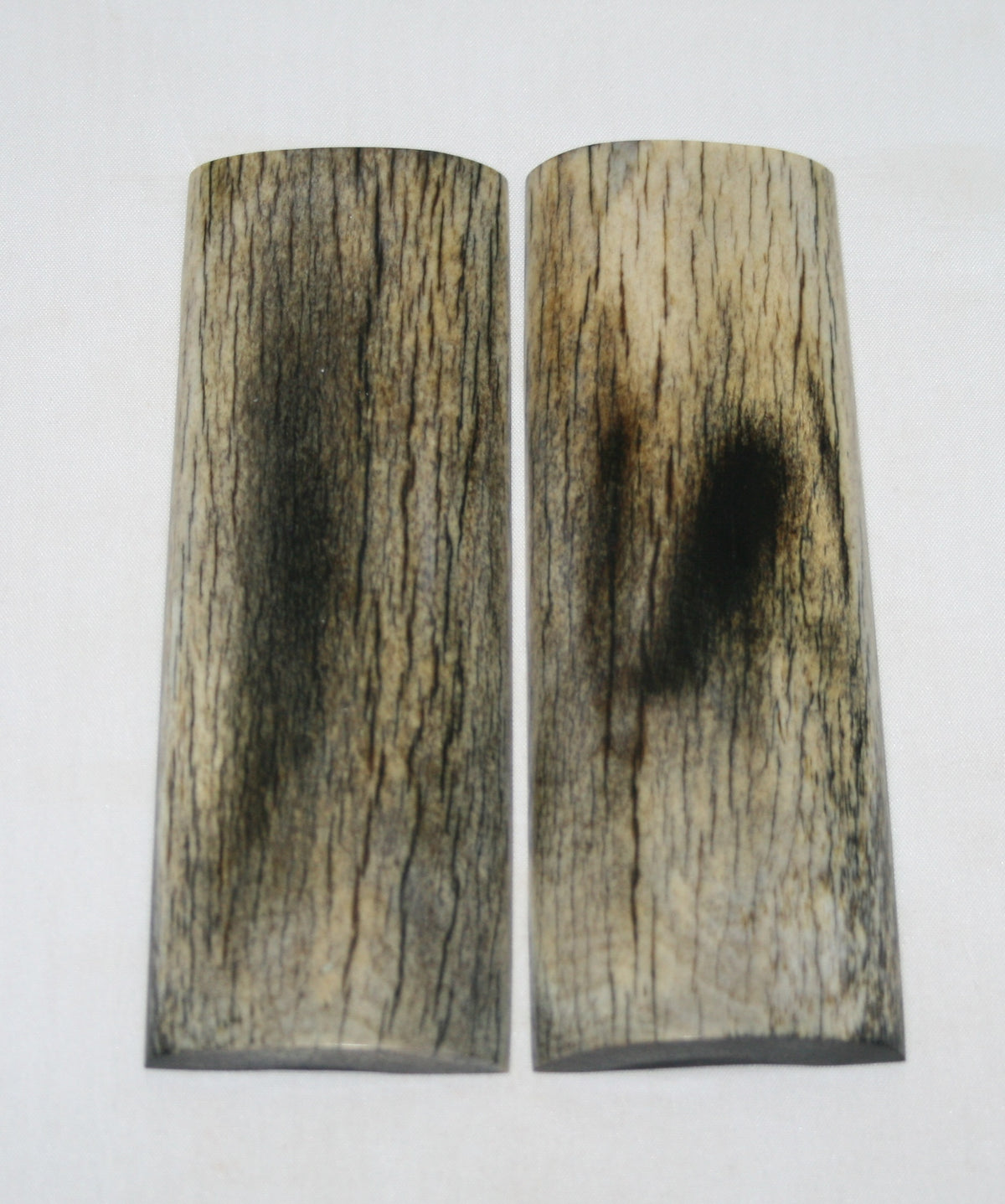 NB108S54 Giraffe Bone Scales