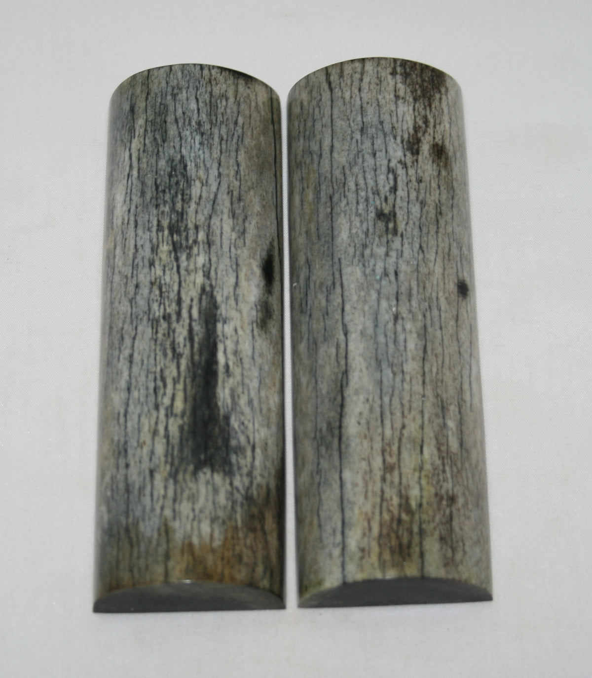 NB108S59 Giraffe Bone Scales