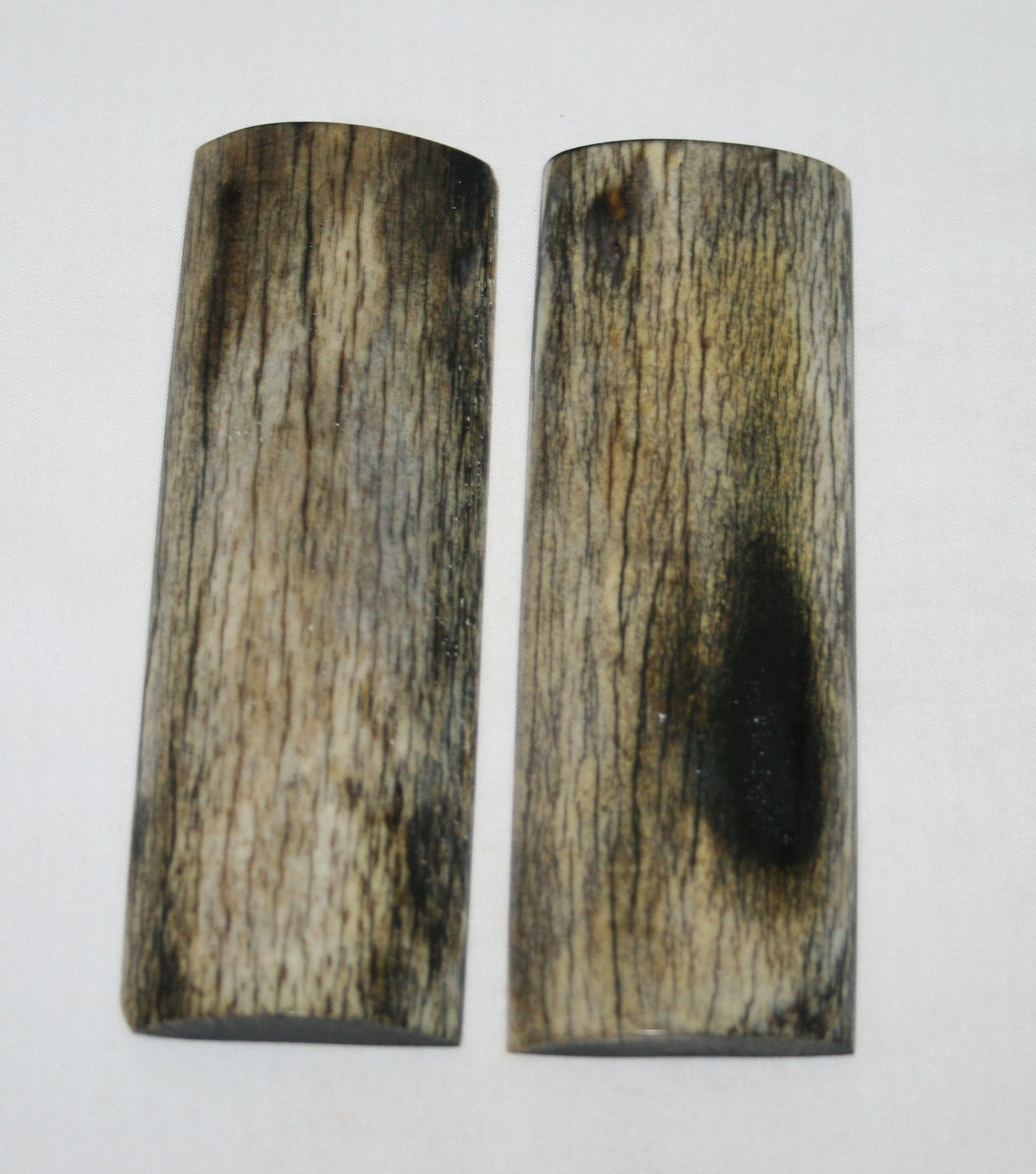 NB108S65 Giraffe Bone Scales