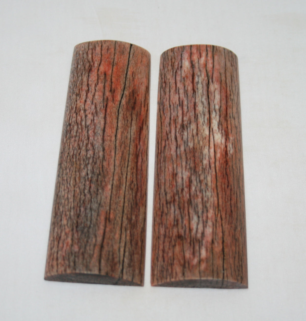 NB108S68 Giraffe Bone Scales