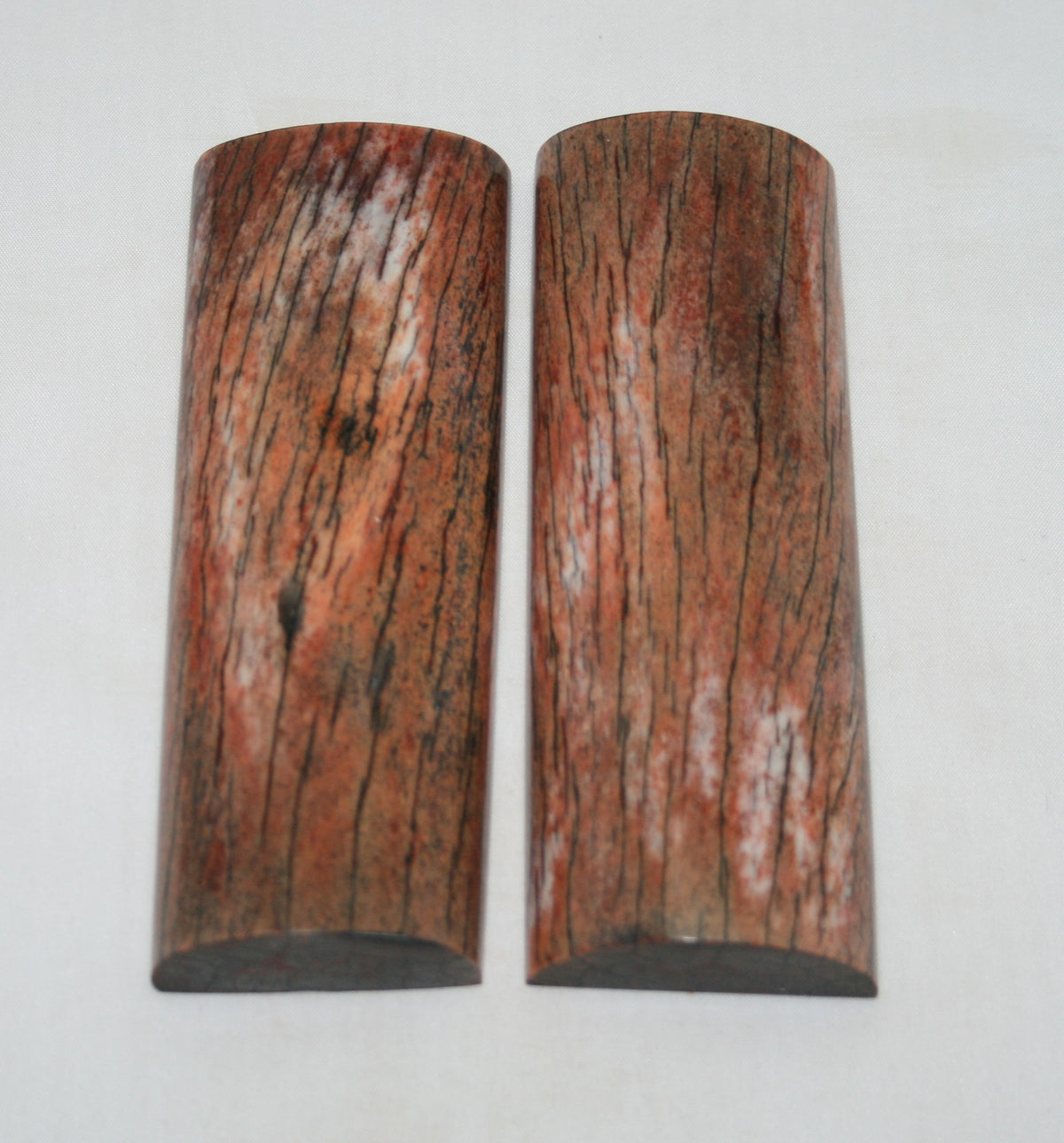 NB108S73 Giraffe Bone Scales