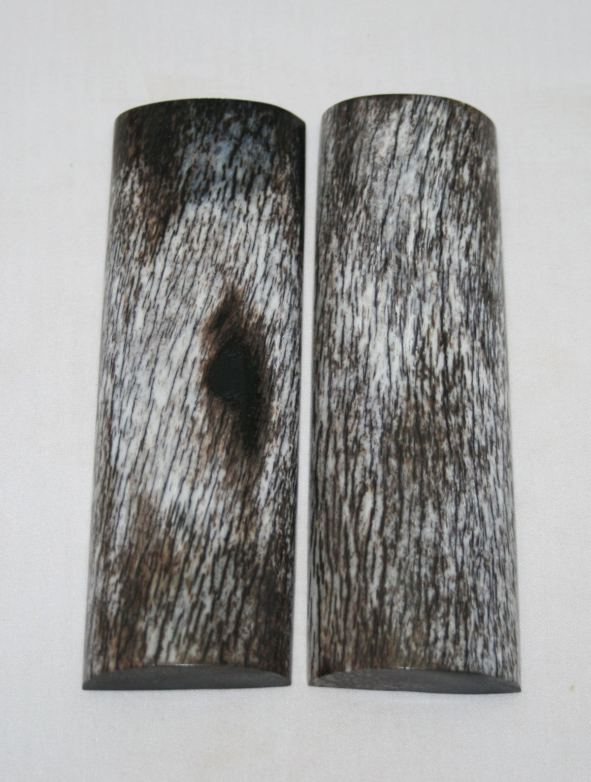 NB108S78 Giraffe Bone Scales