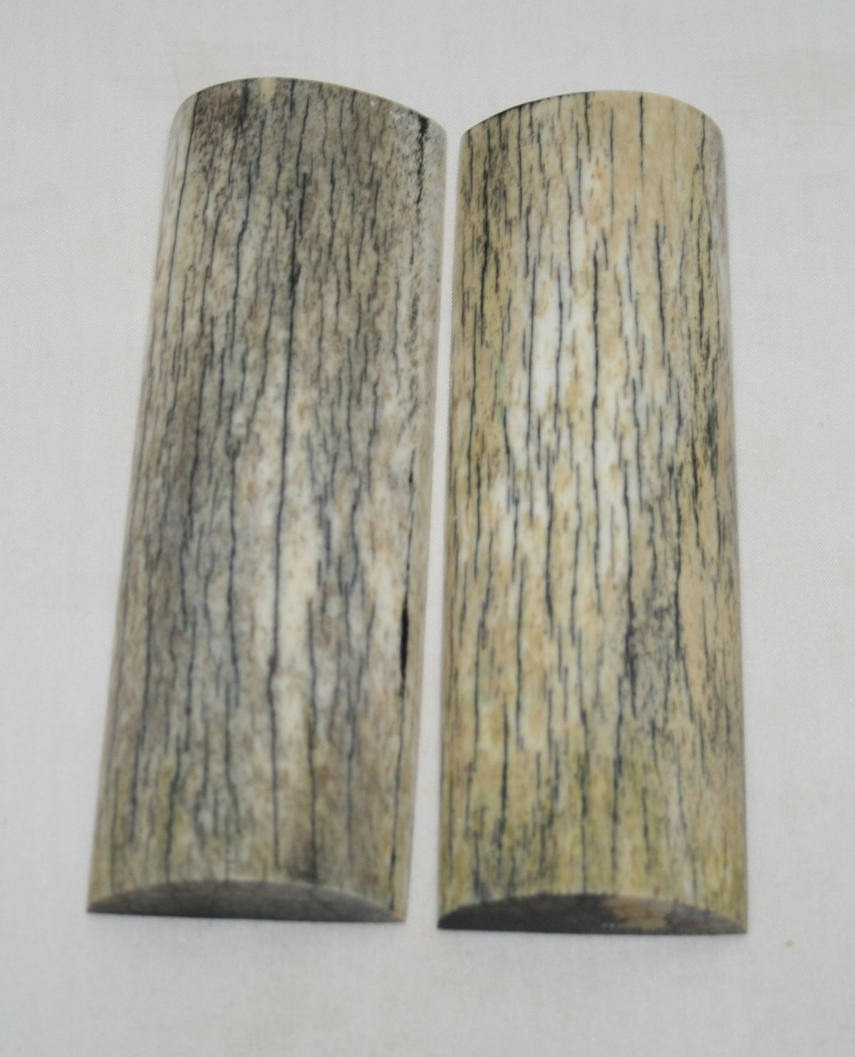 NB108S85 Giraffe Bone Scales