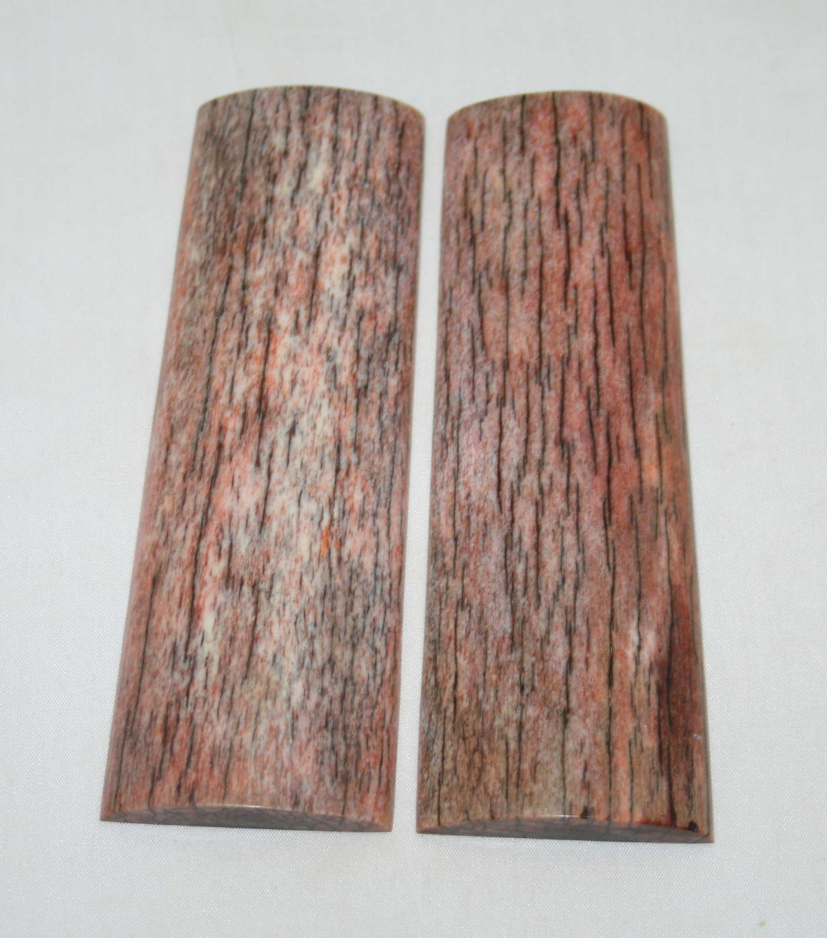 NB108S91 Giraffe Bone Scales