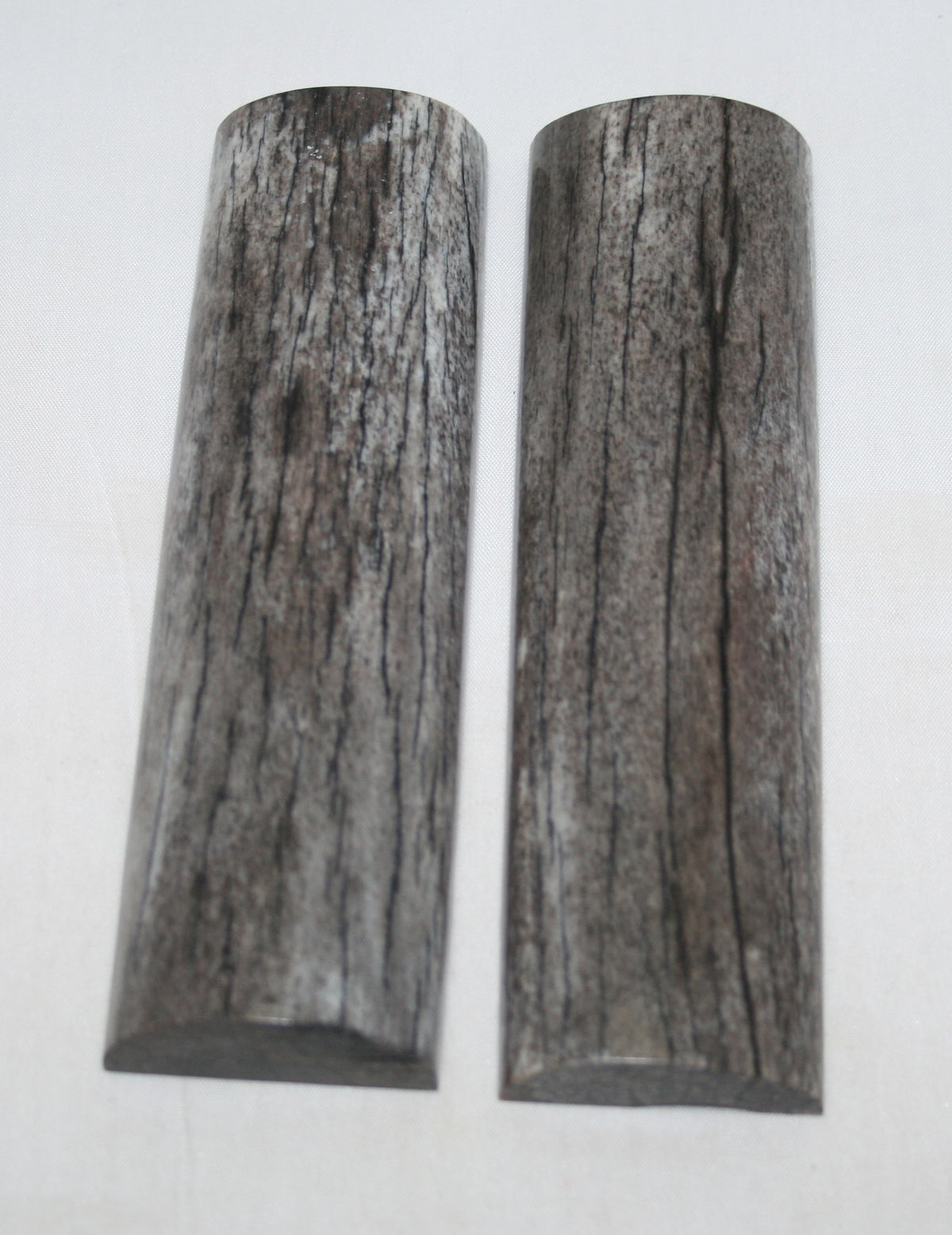 NB108S93 Giraffe Bone Scales