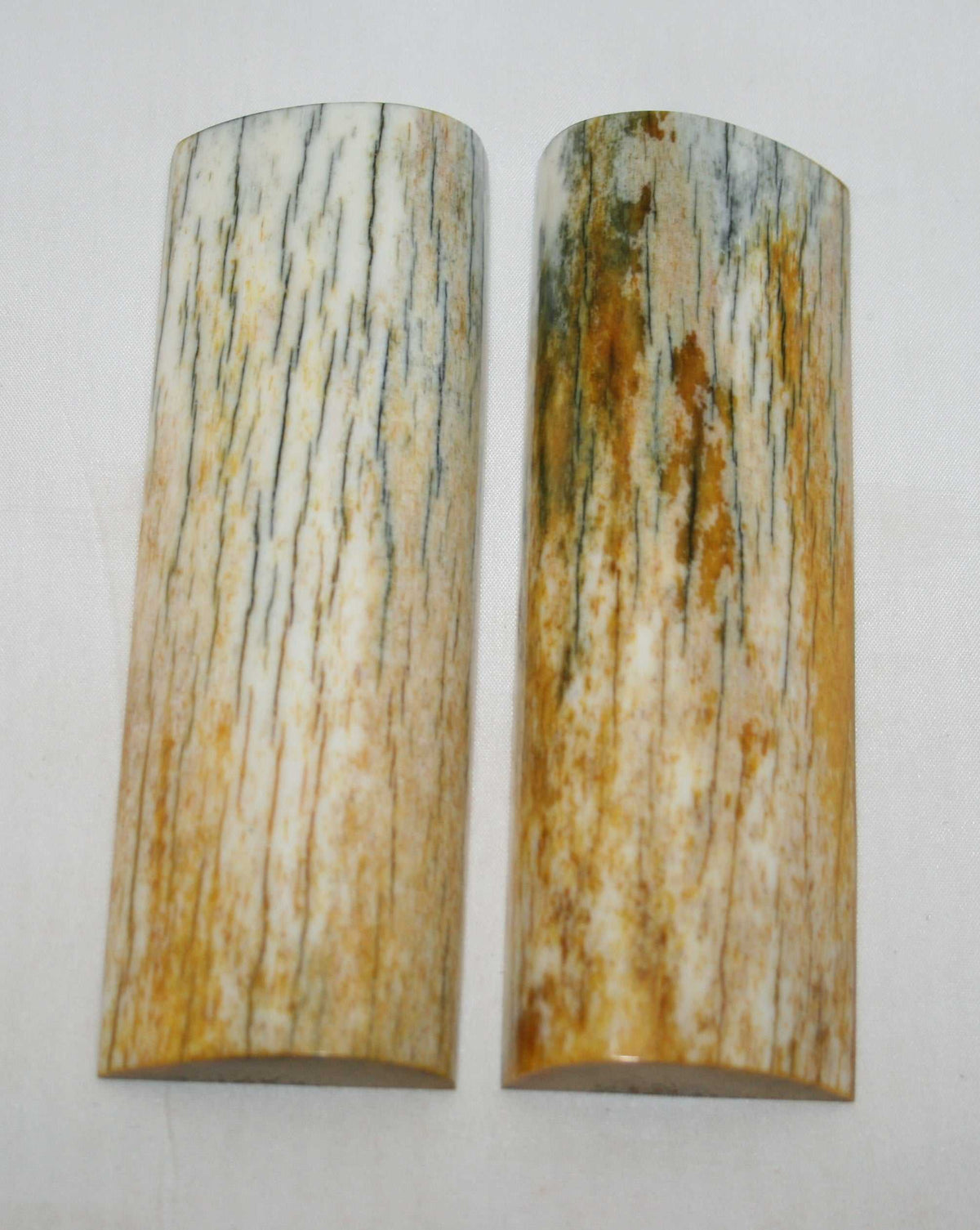 NB108S94 Giraffe Bone Scales