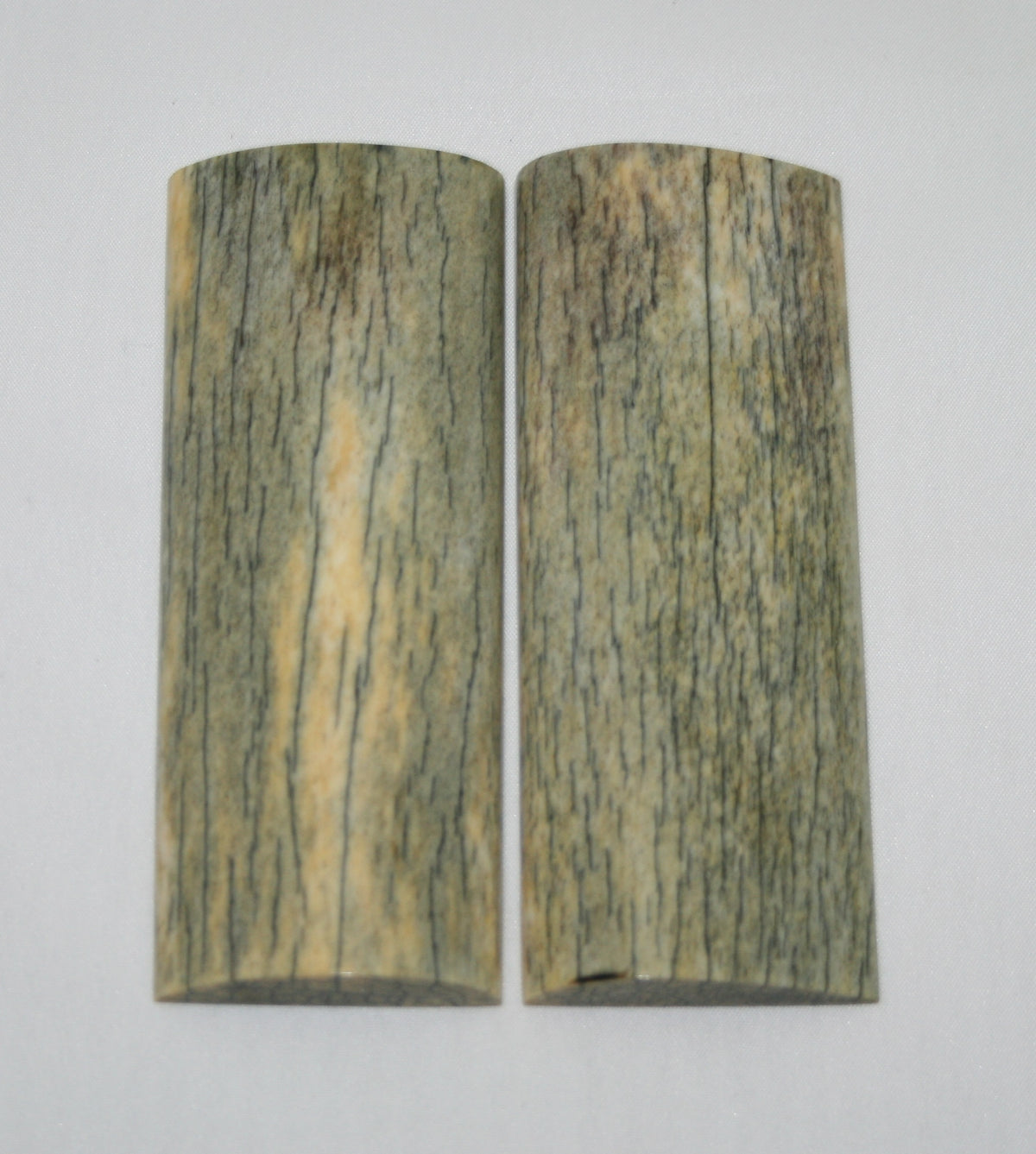 NB108YY29 Giraffe Bone Scales Set