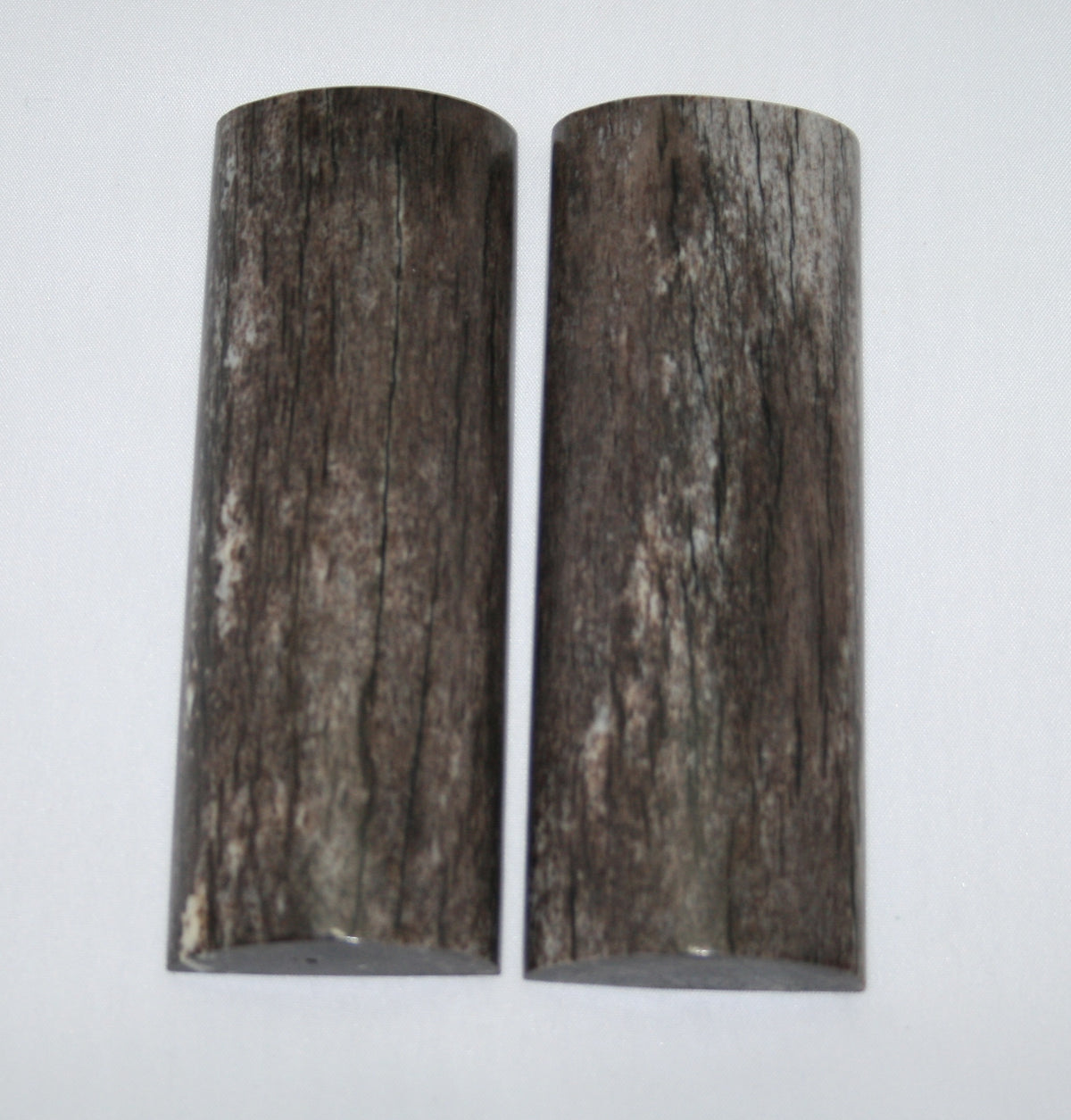 NB108YY36 Giraffe Bone Scales Set