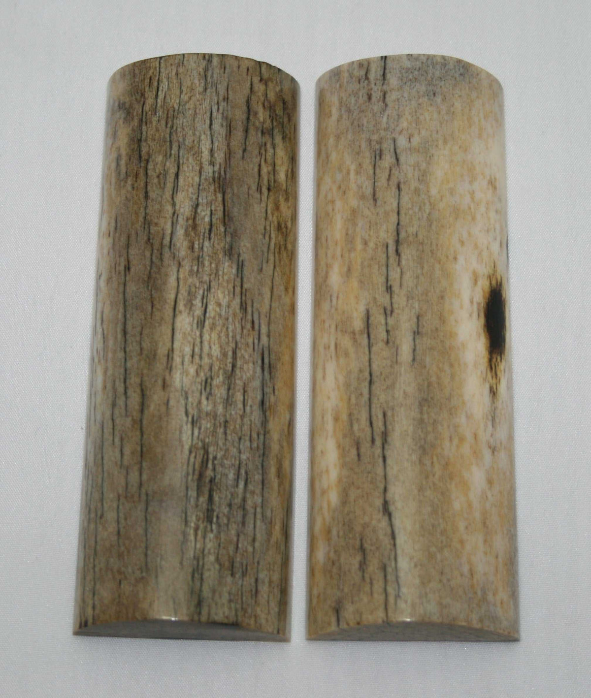 NB108YY3 Giraffe Bone Scales Set