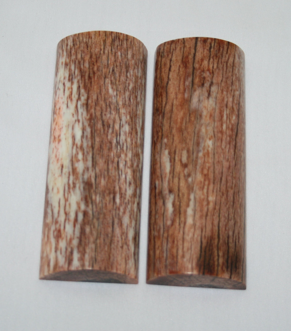 NB108YY42 Giraffe Bone Scales Set