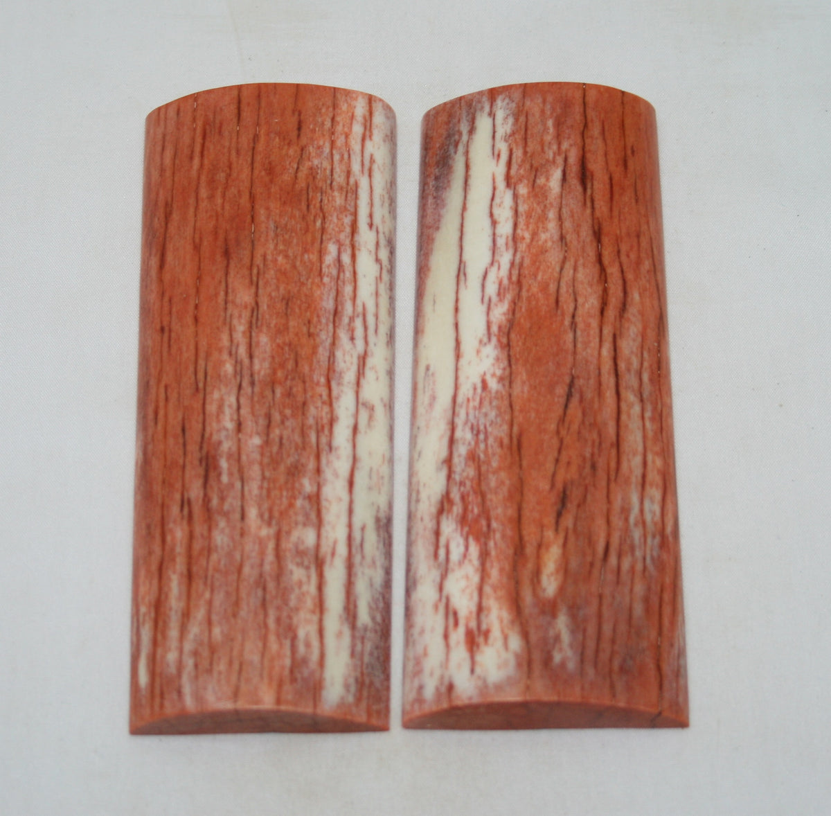 NB109S17  Giraffe Bone Scales